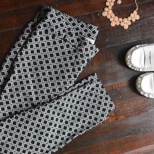 Old Navy Mid-Rise Diamond Pixie Pants